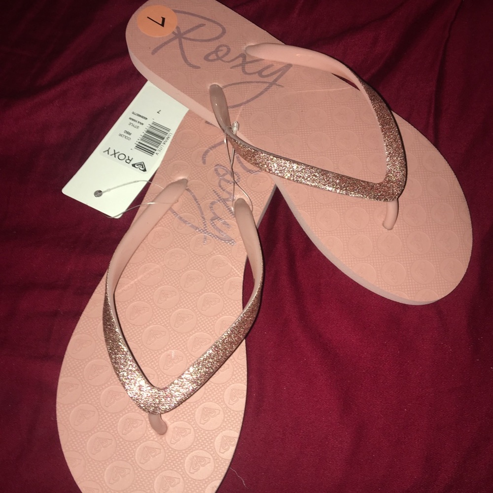 NWT size 7 Roxy pink flip flops